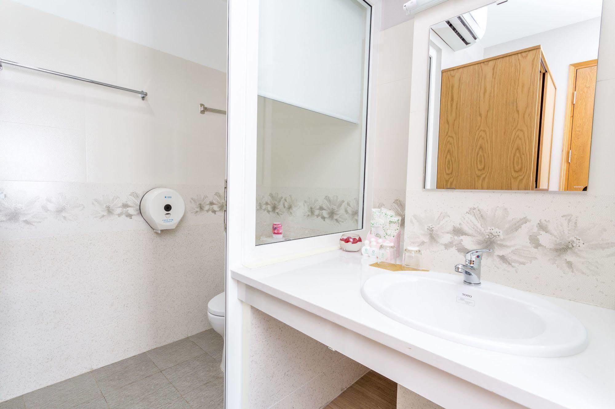 Camila Airport Hotel 3*