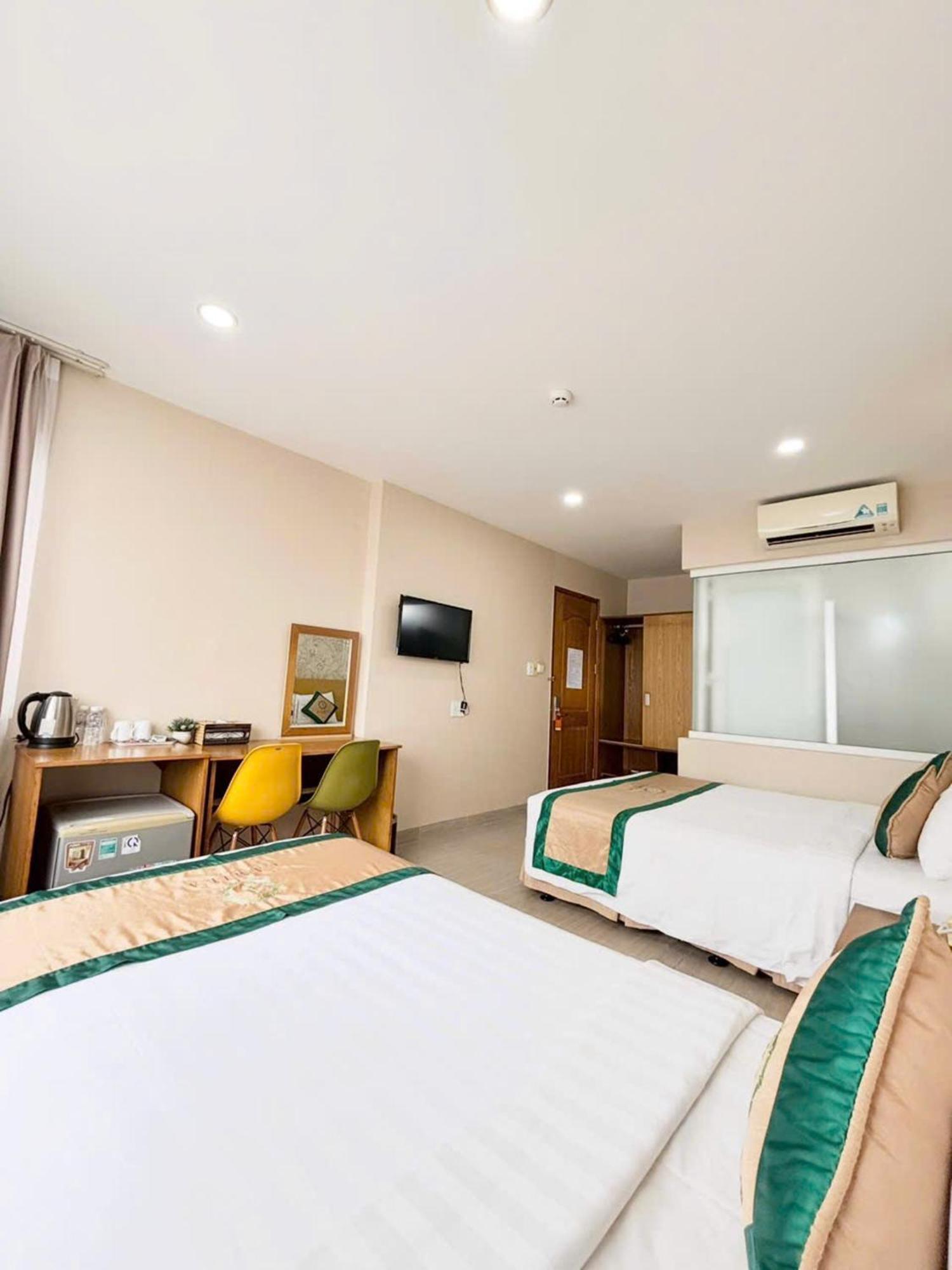 Camila Airport Hotel 3*
